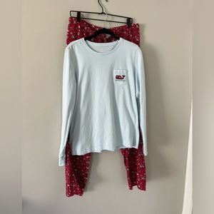 Womens vineyard vines Christmas pjs….worn once!!  Size medium